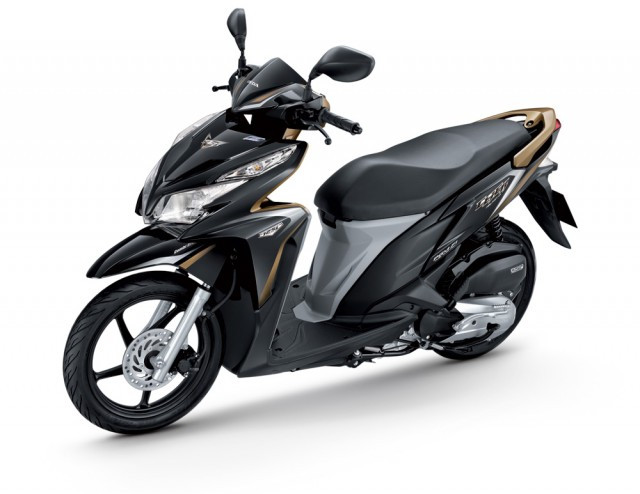 Tạm thời, thông số kỹ thuật chi tiết của 2013 Honda Click 125i vẫn chưa được hé lộ. Chỉ biết rằng, đúng như cái tên, Honda Click 125i mới sẽ mang trên mình "trái tim" là khối động cơ 125cc, tích hợp công nghệ phun nhiên liệu điện tử PGM-FI. Tạm thời, thông số kỹ thuật chi tiết của 2013 Honda Click 125i vẫn chưa được hé lộ. Chỉ biết rằng, đúng như cái tên, Honda Click 125i mới sẽ mang trên mình "trái tim" là khối động cơ 125cc, tích hợp công nghệ phun nhiên liệu điện tử PGM-FI.