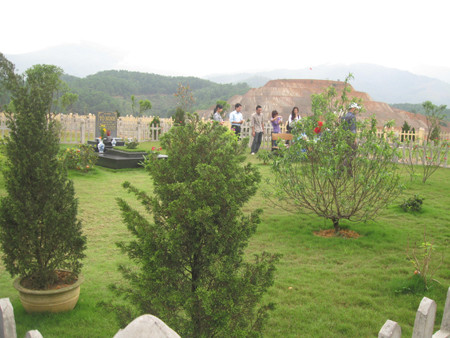 Những khu mộ có giá vài tỷ đồng ở nghĩa trang Lạc Hồng Viên Những khu mộ có giá vài tỷ đồng ở nghĩa trang Lạc Hồng Viên