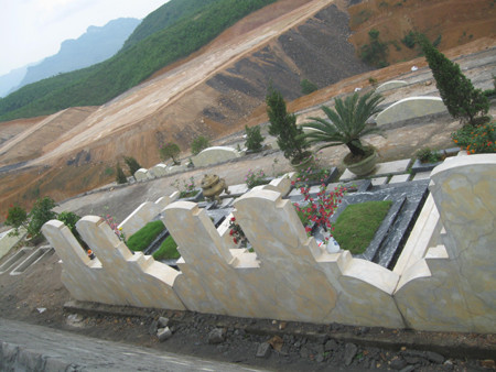 Khu mộ được ví von " nhà liền kề" có giá vài chục triệu đồng Khu mộ được ví von " nhà liền kề" có giá vài chục triệu đồng