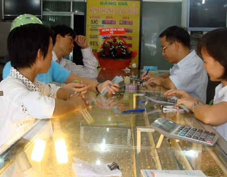 Giá vàng trong nước tăng mạnh theo giá vàng thế giới Giá vàng trong nước tăng mạnh theo giá vàng thế giới