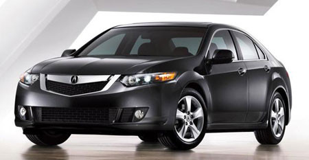 Ông chủ mạng xã hội Facebook, Mark Zuckerberg, thường được bắt gặp bên chiếc Acura TSX màu đen, chiếc xe sang có giá khá mềm tại Mỹ, khoảng 30 ngàn USD. Là ông chủ của mạng Facebook nổi tiếng toàn thế giới, với tài sản ước tính gần 10 tỷ USD nhưng tỷ phú Mark Zuckerberg lại khá giản dị với phong cách quần jeans, áo phông và đặc biệt rất thích một chiếc Honda Fit mua từ cuối năm 2010, giá 15.000 USD.