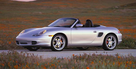 Ông trùm laptop Michael Dell trở thành tỷ phú trẻ nhất nước Mỹ vào năm 1999 ở tuổi 34 và là một trong sô "100 nhân vật có ảnh hưởng nhất thế giới" do báo Time bình chọn tháng 4/2004. Hình ảnh của Dell in dấu trong trí nhớ nhiều người là một người đàn ông bảnh bao với gương mặt sáng sủa và đặc biệt thường “vi vu” trên chiếc Porsche Boxter phiên bản 2004 khá bảnh. Mẫu xe này nếu là phiên bản mới sẽ có giá trên 80.000 USD, nhưng một chiếc phiên bản 2004 thì hiện chỉ dưới 20.000 USD.