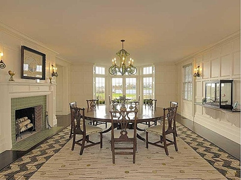 Nội thất thể hiện phong cách hoàng gia của ngôi nhà