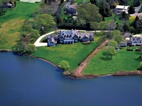 Ngôi nhà hướng ra phía hồ Agawam quanh năm mát mẻ