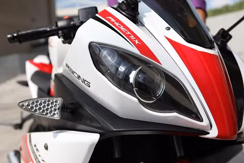 Phoenix R175 được bán tại chuỗi cửa hàng chuyên doanh xe phân khối Motorrock với giá 68,8 triệu đồng với ba màu vàng – đen, đỏ và đen tuyền. Trong khi đó, phiên bản Phoenix R125 và R250 được tung ra thị trường với giá bán lần lượt là 52,59 triệu đồng và 85,99 triệu đồng.