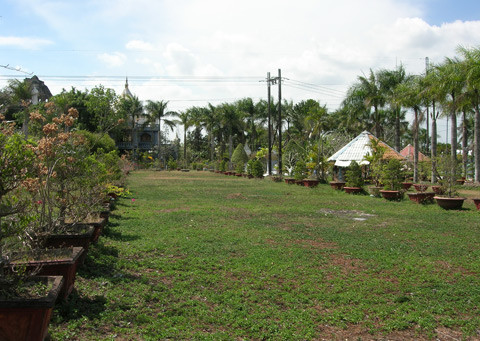 Khu du lịch sinh thái Bình An có tổng diện tích 10ha được đưa vào hoạt động vào năm 1998. Khu du lịch sinh thái Bình An có tổng diện tích 10ha được đưa vào hoạt động vào năm 1998.