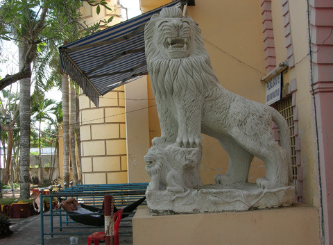 14 năm trước đây là khu du lịch sinh thái đầu tiên ở miền Tây, thu hút hàng nghìn người tham quan mỗi ngày. Ban đêm, tại đây còn có vũ trường hoạt động nhộn nhịp. Tuy nhiên, thời gian gần đây thì nhân viên kiểm soát vé ít phải làm việc. 14 năm trước đây là khu du lịch sinh thái đầu tiên ở miền Tây, thu hút hàng nghìn người tham quan mỗi ngày. Ban đêm, tại đây còn có vũ trường hoạt động nhộn nhịp. Tuy nhiên, thời gian gần đây thì nhân viên kiểm soát vé ít phải làm việc.