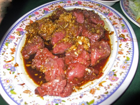 Các loại động vật hoang dã cũng hút các phú hộ từ thịt nai Các loại động vật hoang dã cũng hút các phú hộ từ thịt nai