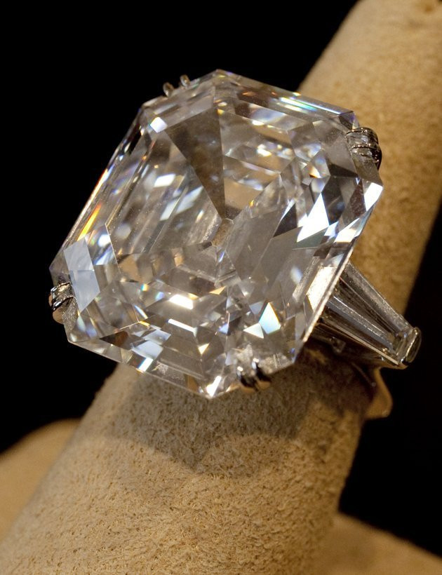 Viên kim cương 33,19 carat này được đặt tên Elizabeth Taylor là một món quà khác mà Richard Burton tặng Liz. Chiếc nhẫn này đã được bán với giá 8.8 triệu đô la sau một cuộc đấu giá tại New York tháng 12/2011.