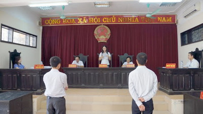 Tháng 5/2012, phiên tòa sơ thẩm xét xử vụ kiện mất xe PS giữa khách hàng Vũ Song Toàn và nhà hàng My Way (24T2 Trung Hòa - Nhân Chính, Hà Nội) được đông đảo dư luận quan tâm. Vụ việc gây tranh cãi hơn 1 năm qua khi phía nhà hàng My Way “phớt lờ” trách nhiệm của mình, buộc anh Toàn phải khởi kiện ra Tòa án nhân dân quận Cầu Giấy. Tháng 5/2012, phiên tòa sơ thẩm xét xử vụ kiện mất xe PS giữa khách hàng Vũ Song Toàn và nhà hàng My Way (24T2 Trung Hòa - Nhân Chính, Hà Nội) được đông đảo dư luận quan tâm. Vụ việc gây tranh cãi hơn 1 năm qua khi phía nhà hàng My Way “phớt lờ” trách nhiệm của mình, buộc anh Toàn phải khởi kiện ra Tòa án nhân dân quận Cầu Giấy.