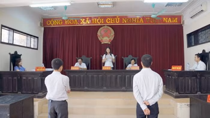 Tháng 5/2012, phiên tòa sơ thẩm xét xử vụ kiện mất xe PS giữa khách hàng Vũ Song Toàn và nhà hàng My Way (24T2 Trung Hòa - Nhân Chính, Hà Nội) được đông đảo dư luận quan tâm. Vụ việc gây tranh cãi hơn 1 năm qua khi phía nhà hàng My Way “phớt lờ” trách nhiệm của mình, buộc anh Toàn phải khởi kiện ra Tòa án nhân dân quận Cầu Giấy. Tháng 5/2012, phiên tòa sơ thẩm xét xử vụ kiện mất xe PS giữa khách hàng Vũ Song Toàn và nhà hàng My Way (24T2 Trung Hòa - Nhân Chính, Hà Nội) được đông đảo dư luận quan tâm. Vụ việc gây tranh cãi hơn 1 năm qua khi phía nhà hàng My Way “phớt lờ” trách nhiệm của mình, buộc anh Toàn phải khởi kiện ra Tòa án nhân dân quận Cầu Giấy.