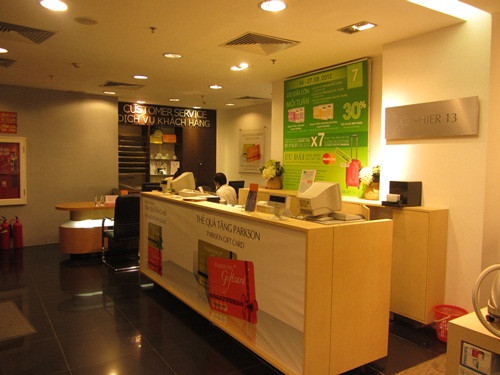 Quầy thu ngân cũng trống trải vắng hoe (Ảnh chụp tại Parkson). Quầy thu ngân cũng trống trải vắng hoe (Ảnh chụp tại Parkson).