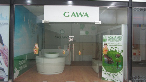 Gian hàng trống trơn đã dọn đi nhưng chưa có người thuê (Ảnh chụp tại Grand Plaza) Gian hàng trống trơn đã dọn đi nhưng chưa có người thuê (Ảnh chụp tại Grand Plaza)