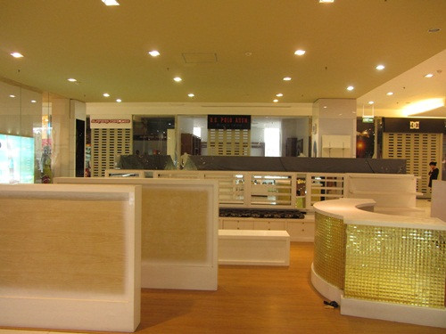 Bốn quầy hàng "rủ nhau" đóng cửa cùng lúc tại Pico Mall trên phố Tây Sơn. Bốn quầy hàng "rủ nhau" đóng cửa cùng lúc tại Pico Mall trên phố Tây Sơn.