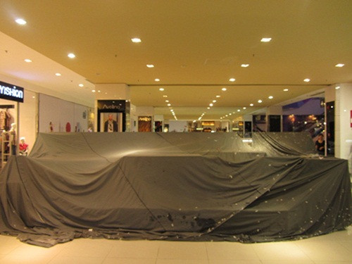 Gian hàng đắp bạt...ngủ đông giữa không gian sang trọng. (Ảnh chụp tại Pico Mall) Gian hàng đắp bạt...ngủ đông giữa không gian sang trọng. (Ảnh chụp tại Pico Mall)