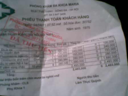 Hóa đơn điều trị bệnh của bà Dự còn giữ lại...