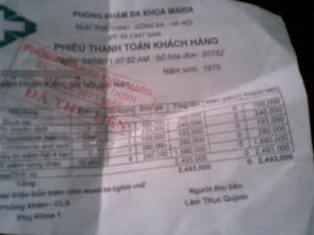 Hóa đơn điều trị bệnh của bà Dự còn giữ lại...