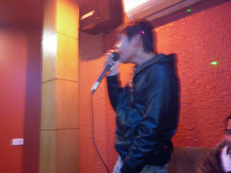 Nhiều khách than vãn bị "chém" đẹp khi đi hát karaoke ngày tân niên. Nhiều khách than vãn bị "chém" đẹp khi đi hát karaoke ngày tân niên.