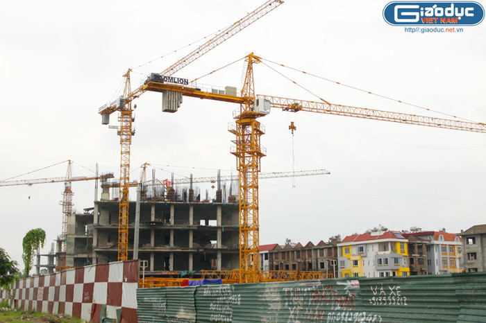 Thời gian bàn giao nhà theo hợp đồng đã cận kể nhưng dự án chung cư Usilk City vẫn ngổn ngang như thế này. Thời gian bàn giao nhà theo hợp đồng đã cận kể nhưng dự án chung cư Usilk City vẫn ngổn ngang như thế này.