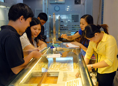 Theo đà tăng của vàng thế giới, giá vàng trong nước đang hồi tăng. Theo đà tăng của vàng thế giới, giá vàng trong nước đang hồi tăng.