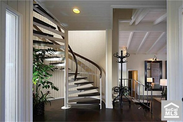 Cầu thang đơn điệu, nhạt nhẽo