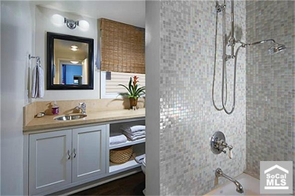 Nhà tắm được đánh giá là giản dị nhưng vẫn sang trọng