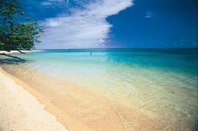 Chiều dài của hòn đảo chỉ có 18 dặm (27km), trong khi chiều rộng là khoảng 13 dặm (21 km) với độ cao từ mực nước biển to3400 ft (1.036 m).