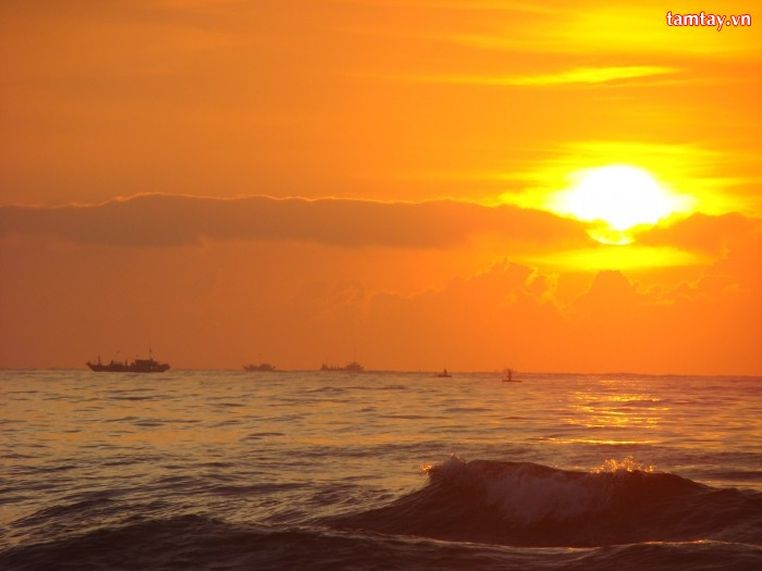 Binh minh trên bán đảo Sơn Trà Binh minh trên bán đảo Sơn Trà