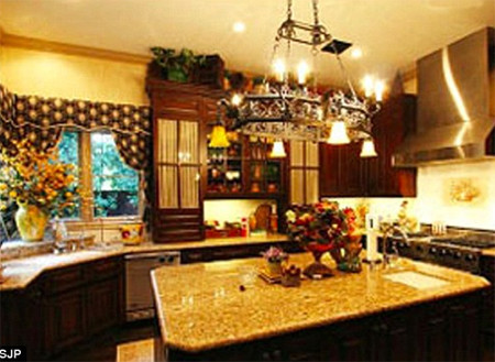 Nhà bếp với thiết kế sang trọng bằng đá Nhà bếp với thiết kế sang trọng bằng đá