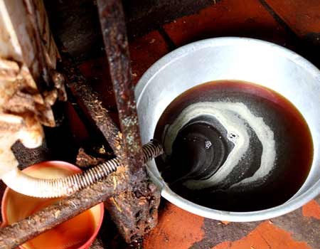 Dầu phi hành đen như dầu thải xe Dầu phi hành đen như dầu thải xe