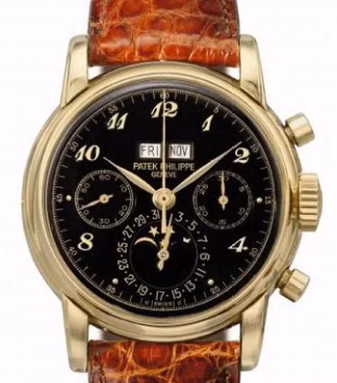 Sky Moon Tourbillon Ref. 5002 - Giá 1,2 triệu USD. Đây thực ra là phiên bản chị em với Sky Moon Tourbillon 5002P, nhưng sự khác nhau lại nằm ở chất liệu vàng dùng trên mẫu đồng hồ này - có thể là vàng “vàng” (yellow gold), vàng “trắng” (white gold) và vàng “hồng” (rose gold).