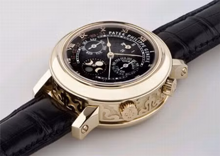 Triple Date Chronograph Ref.2499 - 590.396 USD, Phiên bản Triple Date Chronograph Ref.2499 đã được sửa đổi nhiều lần kể từ lần đầu tiên ra mắt trong những năm 1950 với tất cả 349 chi tiết cấu thành.