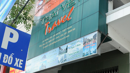 Khách đi du lịch Thái Lan bị giam lỏng vì phía công ty Lữ hành bên Việt Nam chưa trả tiền cho đối tác tại Thái Lan Khách đi du lịch Thái Lan bị giam lỏng vì phía công ty Lữ hành bên Việt Nam chưa trả tiền cho đối tác tại Thái Lan