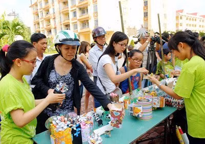 Sau một năm Luật bảo vệ người tiêu dùng đi vào thực tiễn, người tiêu dùng vẫn chưa được bảo vệ đúng mức vì thiếu kinh phí... Sau một năm Luật bảo vệ người tiêu dùng đi vào thực tiễn, người tiêu dùng vẫn chưa được bảo vệ đúng mức vì thiếu kinh phí...