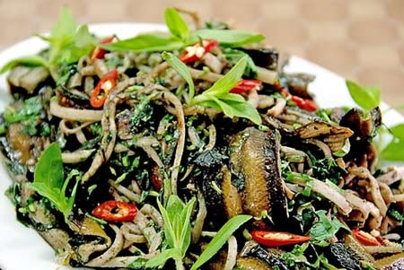 Các món ăn từ lươn được các đầu bếp trong tư gia của phú hộ chế biến rất cầu kỳ không kém gì nhà hàng, khách sạn thời nay Các món ăn từ lươn được các đầu bếp trong tư gia của phú hộ chế biến rất cầu kỳ không kém gì nhà hàng, khách sạn thời nay