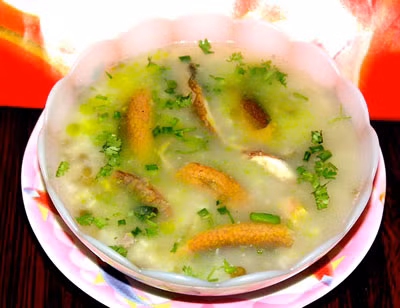 Cháo đậu xanh với thịt rắn hổ đất là món bồi bổ của những gia đình phú hộ ở miền Tây.