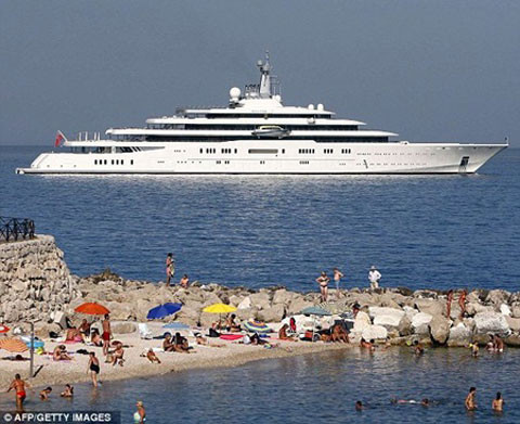 Du thuyền 1 tủ bảng Anh của tỷ phú Nga Abramovich