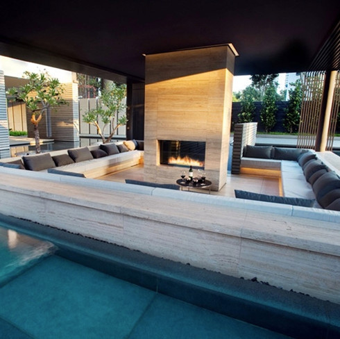 Lò sưởi của căn hộ được thiết kế hiện đại, tinh tế Lò sưởi của căn hộ được thiết kế hiện đại, tinh tế