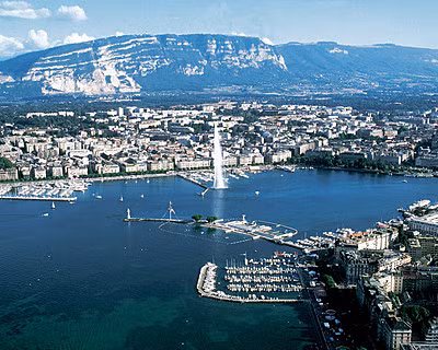 Geneva, Thụy Sĩ eneva là nơi ở của các tổ chức quốc tế như Liên hợp quốc, Chữ thập đỏ. Đây là trung tâm của ngân hàng, công nghệ, các cơ quan chính phủ. Nơi đây mọi thứ đều trở nên đắt đỏ với mức chi phí cho bữa trưa ăn nhanh là 33,70 USD 1kg gạo: 4,70 USD Geneva, Thụy Sĩ eneva là nơi ở của các tổ chức quốc tế như Liên hợp quốc, Chữ thập đỏ. Đây là trung tâm của ngân hàng, công nghệ, các cơ quan chính phủ. Nơi đây mọi thứ đều trở nên đắt đỏ với mức chi phí cho bữa trưa ăn nhanh là 33,70 USD 1kg gạo: 4,70 USD
