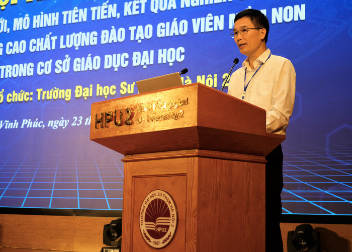 Tiến sĩ Bùi Kiên Cường – Phó Hiệu trưởng Trường Đại học Sư phạm Hà Nội 2 phát biểu chào mừng tại hội thảo. gdvn_3.JPG