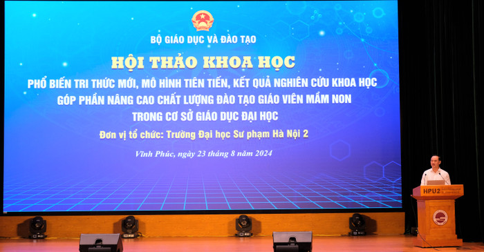 Tiến sĩ Trần Nam Tú – Phó Vụ trưởng, Vụ Khoa học, Công nghệ và Môi trường, Bộ Giáo dục và Đào tạo phát biểu khai mạc hội thảo. DSCF1805.JPG