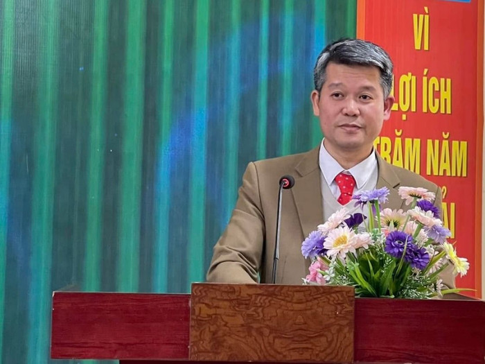 Thầy Nguyễn Văn Cường, Hiệu trưởng Trường Phổ thông dân tộc bán trú Tiểu học và Trung học cơ sở Nậm Dạng (huyện Văn Bàn, tỉnh Lào Cai). Ảnh: website nhà trường Thầy Nguyễn Văn Cường, Hiệu trưởng Trường Phổ thông dân tộc bán trú Tiểu học và Trung học cơ sở Nậm Dạng (huyện Văn Bàn, tỉnh Lào Cai). Ảnh: website nhà trường