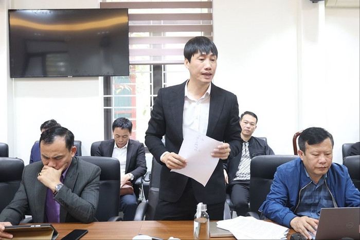Ông Đậu Quang Hồng (ở giữa), Trưởng phòng Phòng Giáo dục phổ thông, Sở Giáo dục và Đào tạo tỉnh Hà Tĩnh. Ảnh: website Sở Giáo dục và Đào tạo tỉnh Hà Tĩnh aimg-3388.jpg