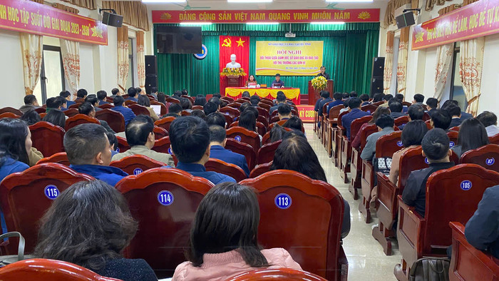 Sở Giáo dục và Đào tạo tỉnh Hà Tĩnh tổ chức Hội nghị đối thoại với thủ trưởng các đơn vị, nhằm kịp thời định hướng, tháo gỡ các khó khăn, vướng mắc, bất cập, hạn chế trong công tác quản lý, quản trị của hiệu trưởng nhà trường, thủ trưởng các đơn vị. Ảnh: website Sở Giáo dục và Đào tạo tỉnh Hà Tĩnh đt 3.jpg