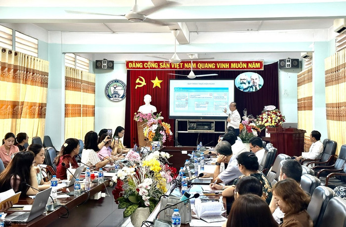 Giảng viên và viên chức Trường Đại học Đồng Nai tham gia tập huấn kỹ năng nghiên cứu khoa học, thúc đẩy hoạt động nghiên cứu khoa học trong nhà trường. (Ảnh: website nhà trường) 2.jpg