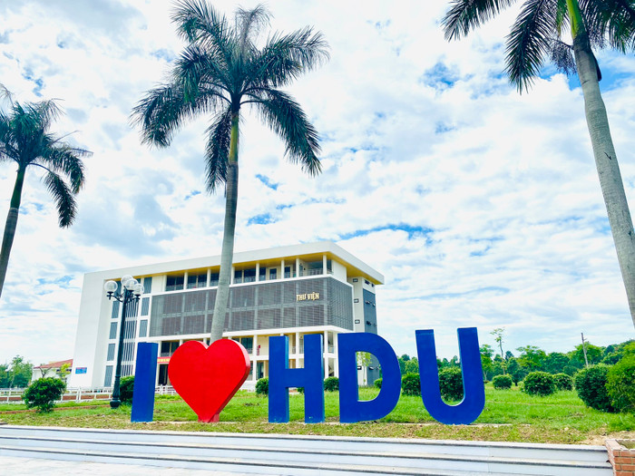 Trường Đại học Hồng Đức thành lập năm 1997, địa chỉ tại phường Đông Vệ, Thành phố Thanh Hóa. (Ảnh: website nhà trường) 329124433-910630790510325-4915544411132970119-n-20240828044028-e.jpg