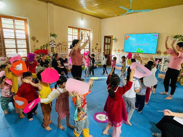 Tại Trường Mầm non Tân Tiến, hiện chưa có giáo viên nào đã tham gia đóng bảo hiểm xã hội trên 20 năm. (Ảnh: NVCC) 468448258_592828266823988_8493817772797543604_n.jpg