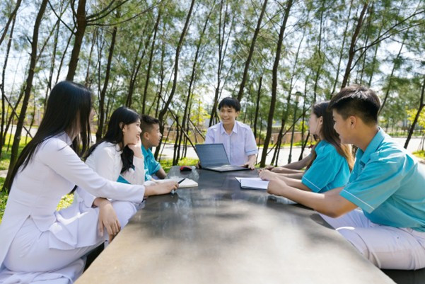 Không chỉ có thành tích nổi bật với môn tiếng Anh, Cao Chí Minh còn là một học sinh toàn diện, năng nổ trong các hoạt động của trường. Picture2.jpg