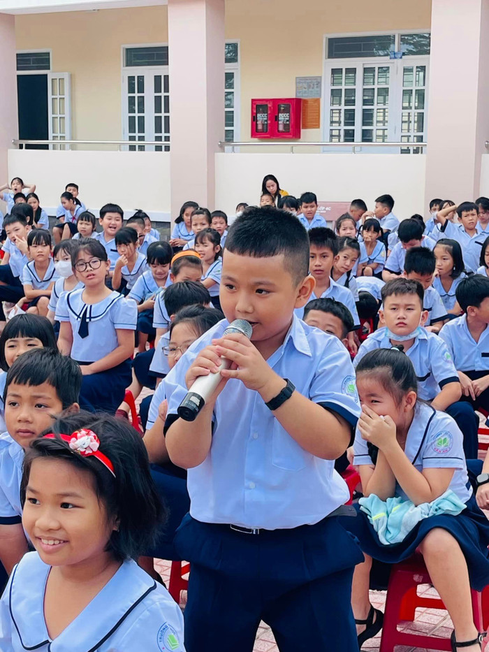 Học sinh trả lời câu hỏi giao lưu (Ảnh P.T) Học sinh trả lời câu hỏi giao lưu (Ảnh P.T)