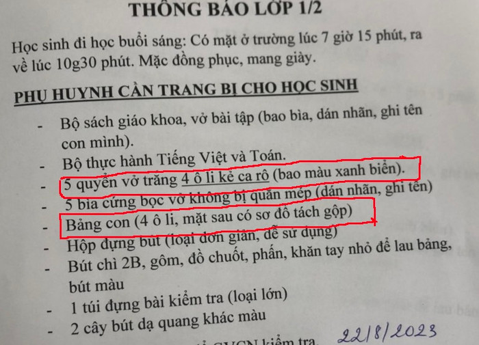 Đồng phục vở, bảng, bìa bao (Ảnh phụ huynh) Đồng phục vở, bảng, bìa bao (Ảnh phụ huynh)